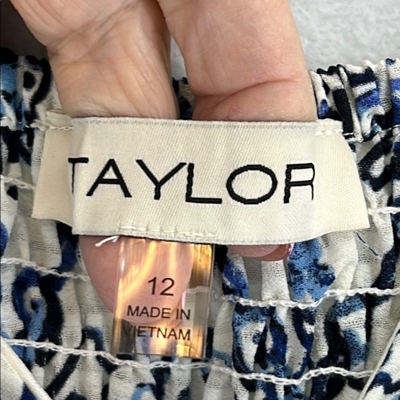 Taylor Women’s Maxi Sz 12 Blue/White  Smocked Elastic Back Polyester Boho NWT - Picture 2 of 12